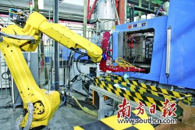 工業(yè)機(jī)器人的革命 一機(jī)替代六人，量產(chǎn)效率躍升